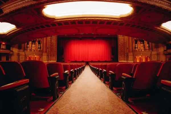 The Chicago Theatre Tour Experience